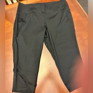 Livi Active high waist capri leggings